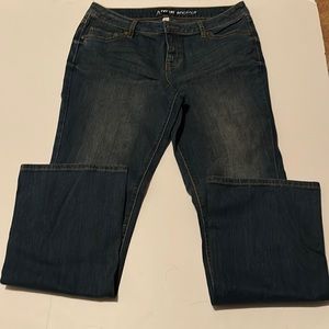 Apt 9 Womens Size 12 Bootcut blue 
Jeans with some Light Wash Light on thighs